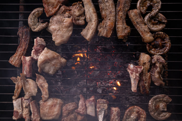 vari tagli di carne alla brace Sibiriu Petza Bella